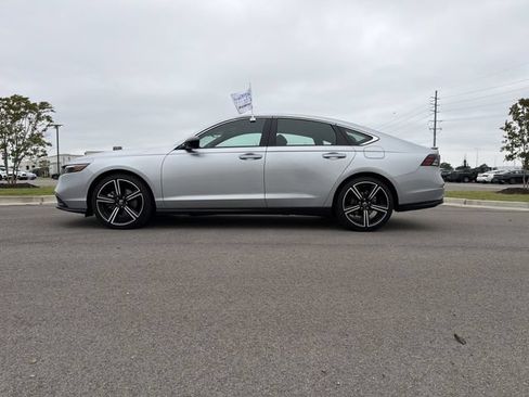 Used 2025 Honda Accord Sport image 2
