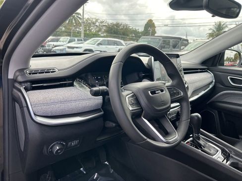 Certified 2022 Jeep Compass Latitude image 11