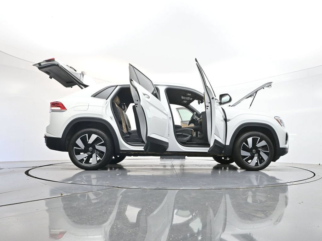 Used 2024 Volkswagen Atlas Cross Sport SE AWD/4WD image 40