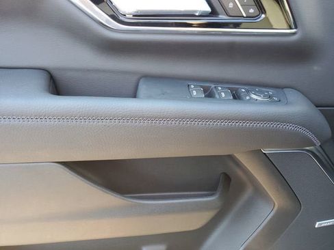 New 2025 GMC Yukon XL Denali image 17