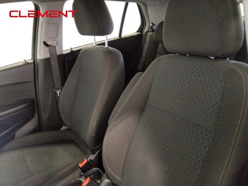 Used 2022 Chevrolet Trax LS w/ Tint and Cruise Package FWD image 23