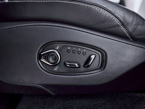 Used 2025 Aston Martin DBX 707 image 35