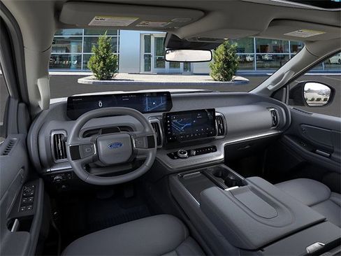 New 2026 Ford Expedition Active image 18