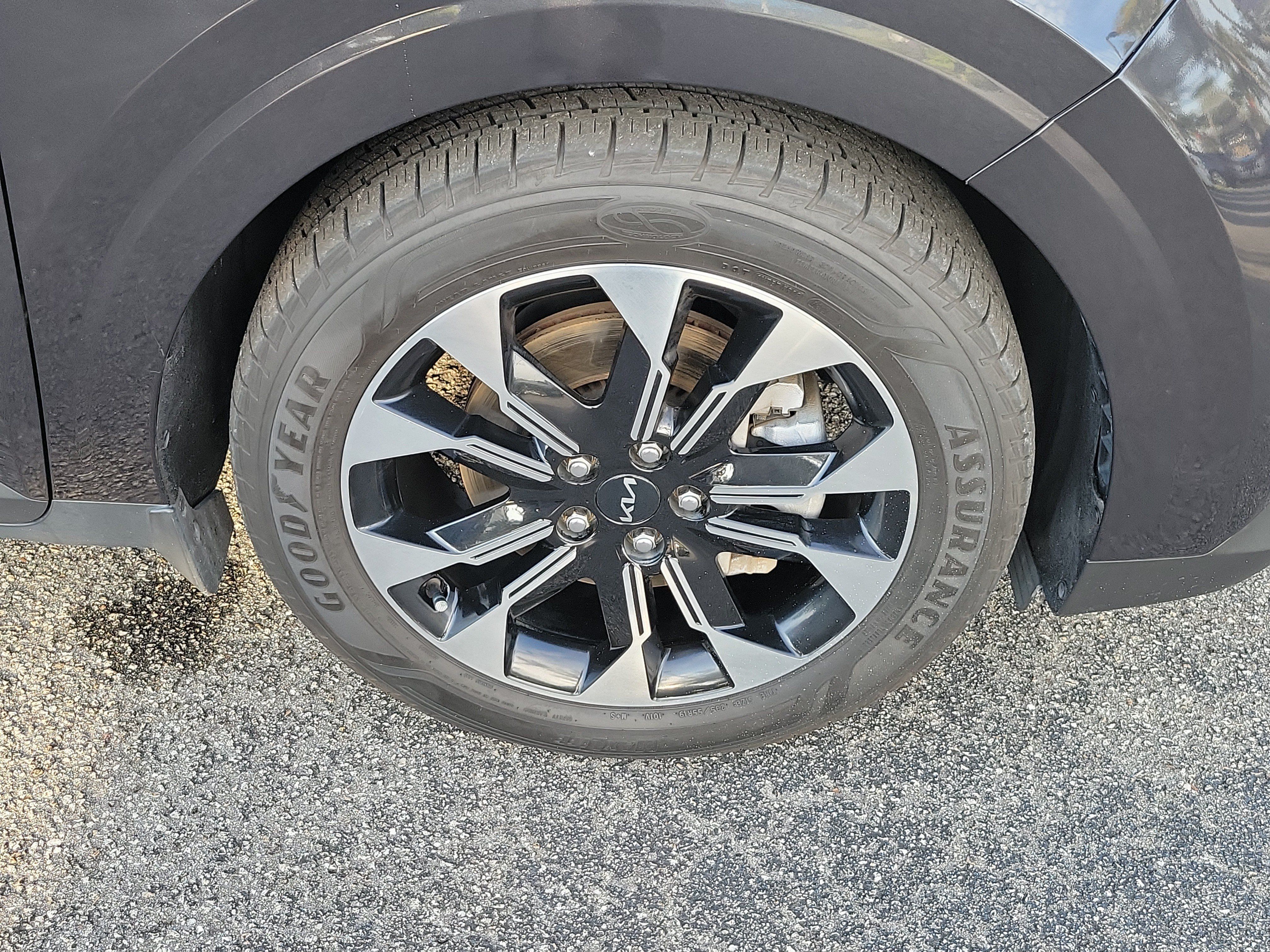 Certified 2023 Kia Carnival EX FWD image 42