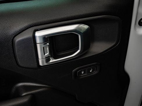 Used 2025 Jeep Wrangler Sport image 24