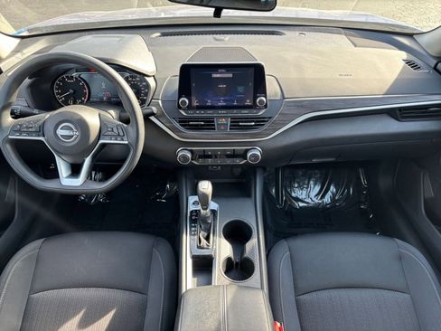 Used 2025 Nissan Altima 2.5 SV image 33