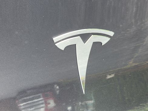 Used 2024 Tesla Model Y 2WD image 14