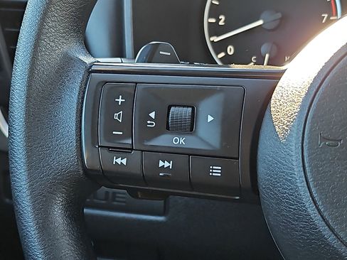 Used 2024 Nissan Rogue S image 20