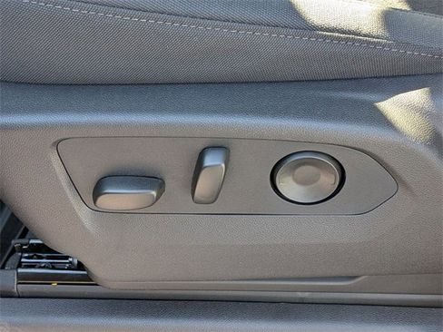 New 2026 GMC Sierra 1500 SLE w/ Preferred Package image 15