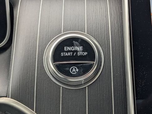 Used 2025 Mercedes-Benz GLC 300 4MATIC image 30