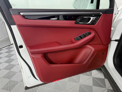 Used 2022 Porsche Macan S image 28