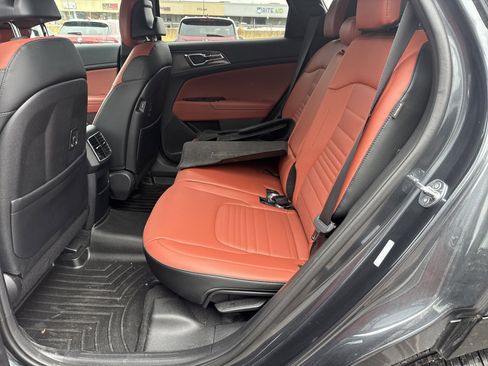 Used 2025 Kia Sportage SX image 13