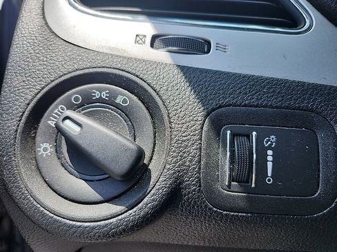 Used 2019 Dodge Journey SE image 22