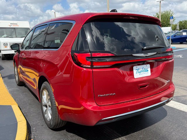 New 2026 Chrysler Pacifica Select AWD/4WD image 8