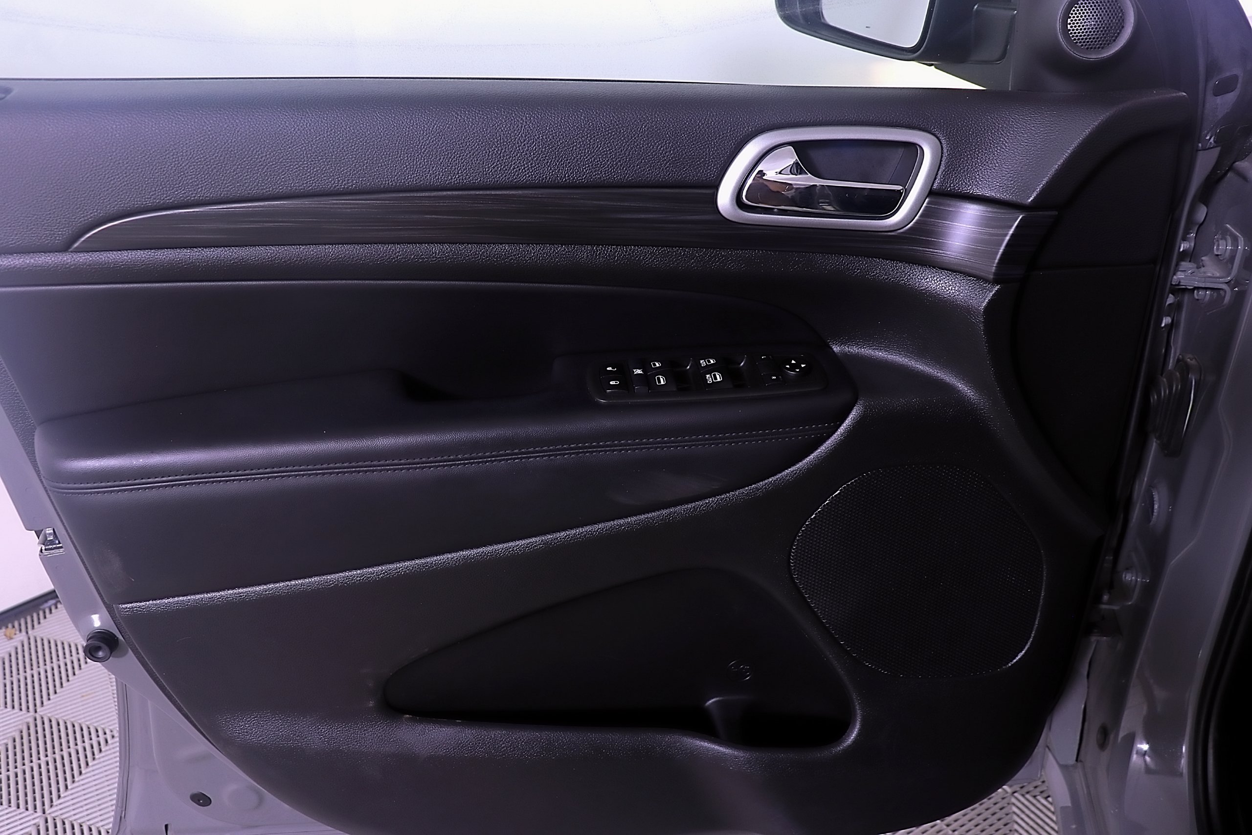 Used 2021 Jeep Grand Cherokee Laredo X RWD image 24