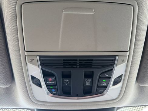 Used 2023 Acura MDX SH-AWD image 19