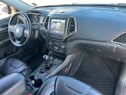 Used 2019 Jeep Cherokee Trailhawk w/ Cold Weather Group image 33