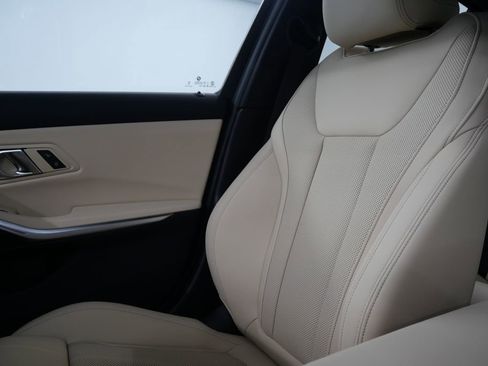 Used 2025 BMW 330i Sedan w/ Premium Package image 27