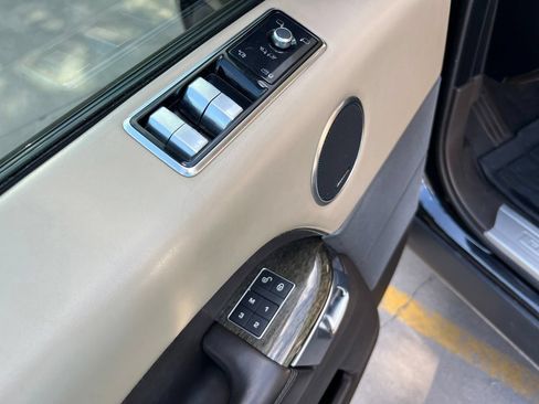 Used 2019 Land Rover Range Rover Sport HSE Dynamic AWD/4WD image 11