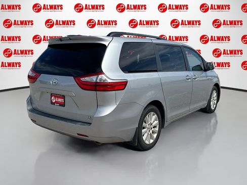 Used 2015 Toyota Sienna LE AWD/4WD image 2