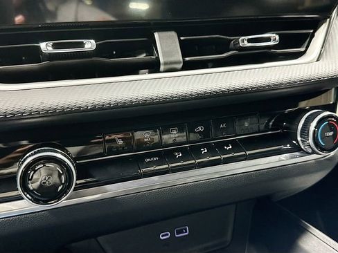New 2026 Chevrolet Equinox LT w/ Safety and Technology Package FWD image 19