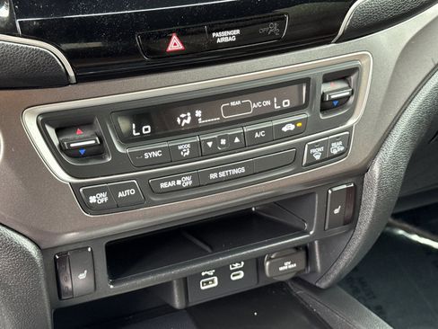 Certified 2025 Honda Passport EX-L image 17