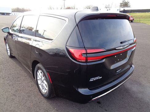 Certified 2024 Chrysler Pacifica Touring-L image 3