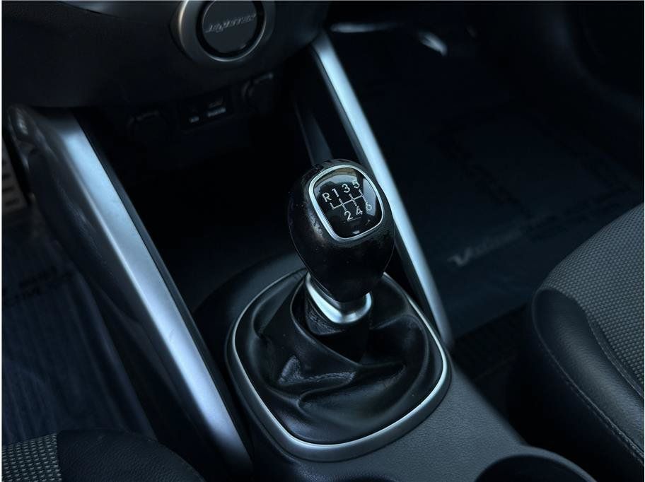 Used 2014 Hyundai Veloster w/ Style Package 02 FWD image 17