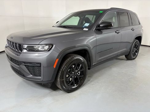 New 2026 Jeep Grand Cherokee Altitude RWD image 4