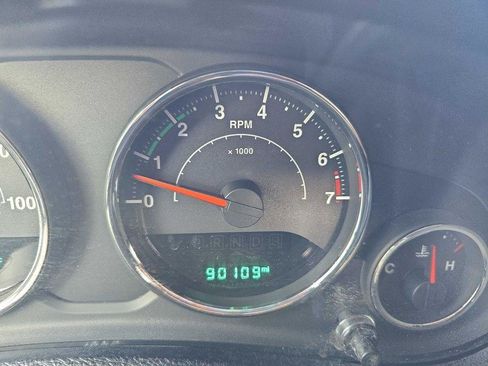 Used 2016 Jeep Wrangler Unlimited Sahara image 13