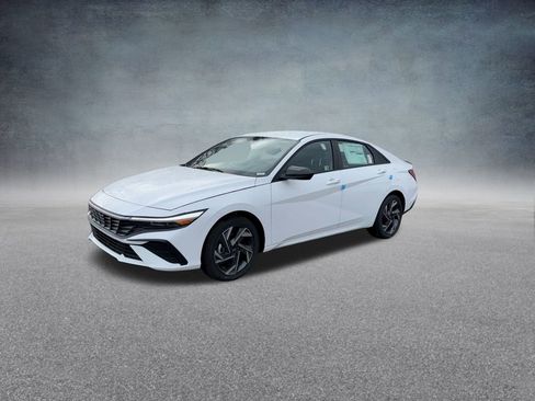 Certified 2025 Hyundai Elantra SEL image 32