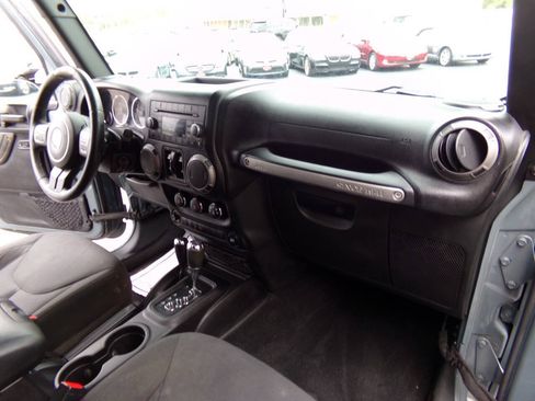 Used 2015 Jeep Wrangler Unlimited Sport w/ Quick Order Package 24S AWD/4WD image 28