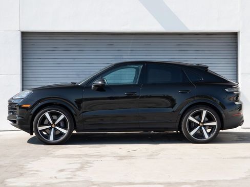 Certified 2024 Porsche Cayenne Coupe AWD/4WD image 2