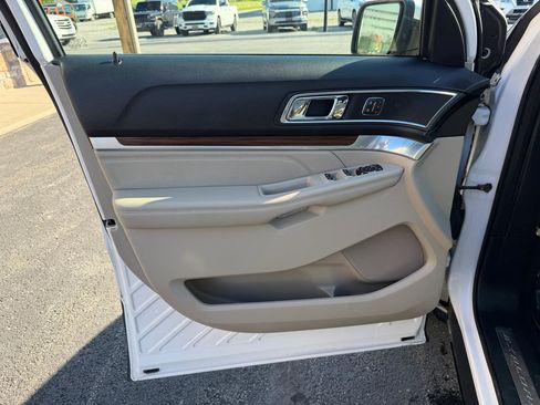 Used 2018 Ford Explorer Limited w/ Equipment Group 301A AWD/4WD image 13