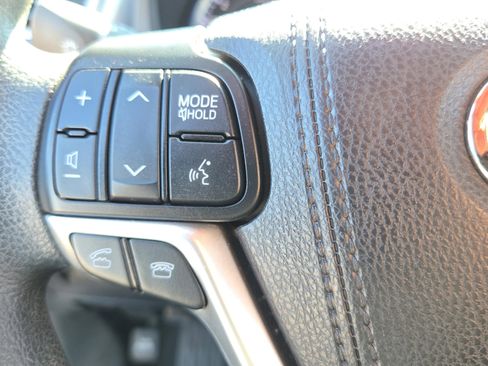 Used 2015 Toyota Highlander LE image 23