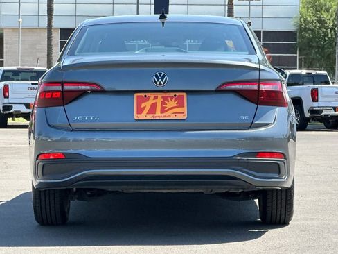 Used 2024 Volkswagen Jetta SE FWD image 4