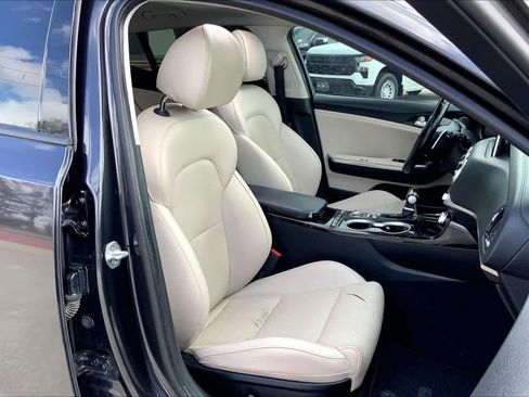 Used 2019 Kia Stinger Premium image 9