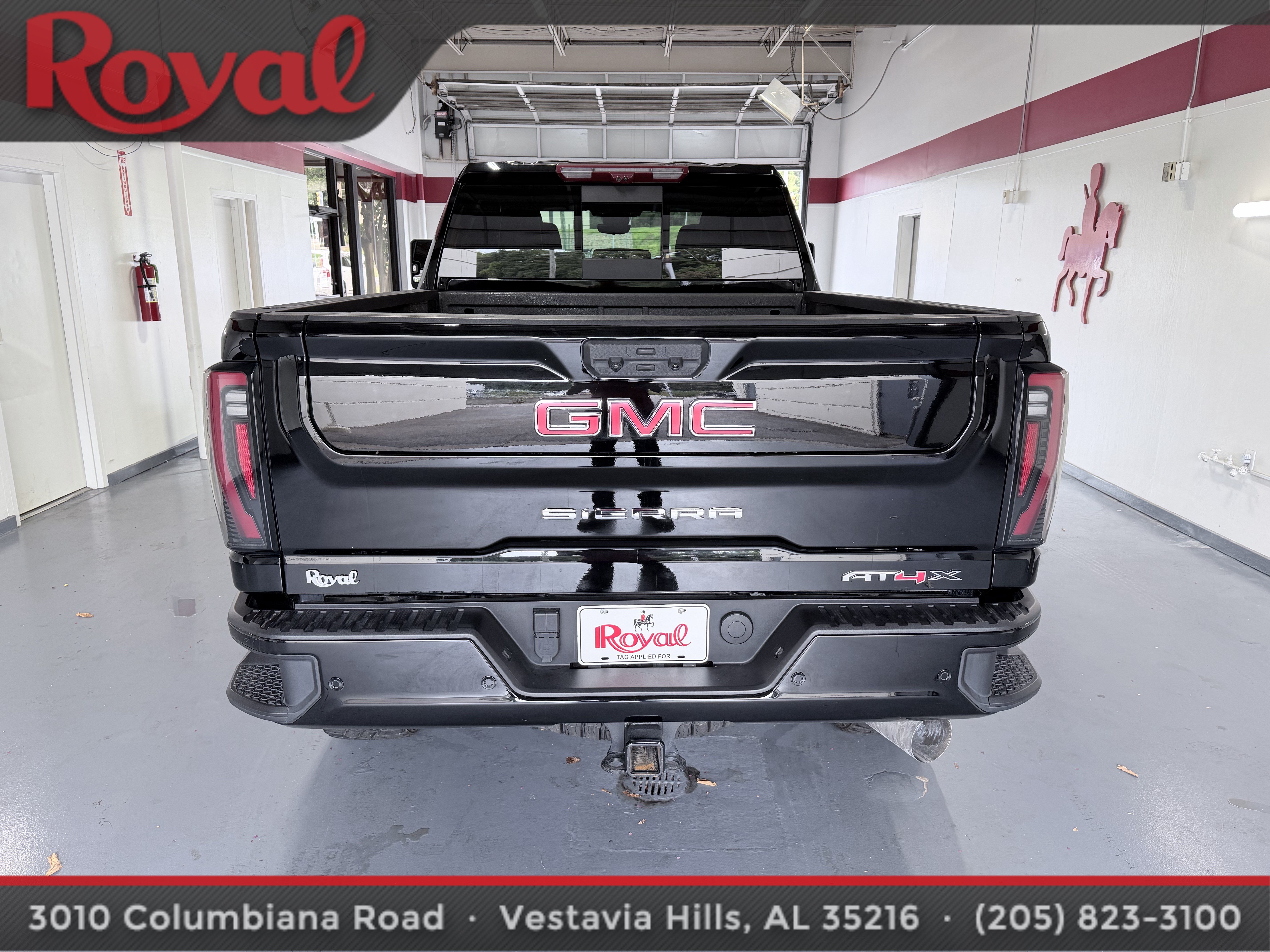 Used 2025 GMC Sierra 2500 AT4X AWD/4WD image 5