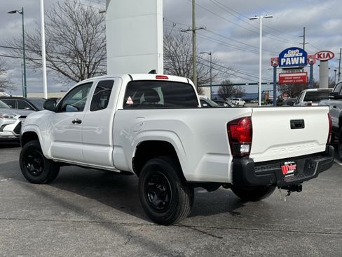 Used 2023 Toyota Tacoma SR image 17