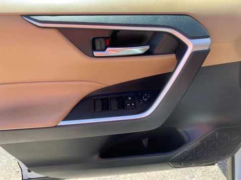 Used 2021 Toyota RAV4 XLE image 11