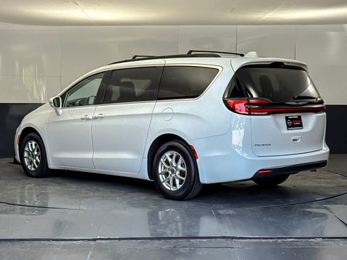 Used 2022 Chrysler Pacifica Touring-L FWD image 5