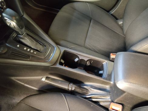 Used 2018 Ford Focus SE FWD image 26
