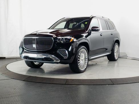Used 2024 Mercedes-Benz Maybach GLS 600 4MATIC image 3