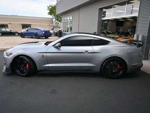 Used 2021 Ford Mustang Shelby GT500 w/ Technology Package RWD image 8