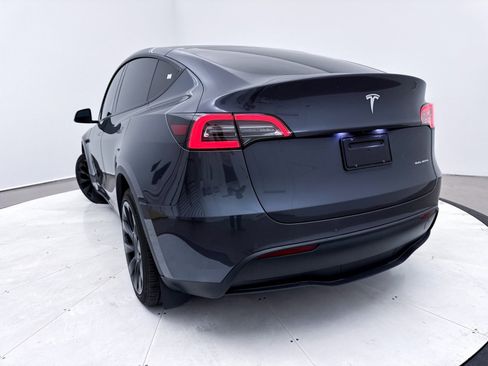 Used 2022 Tesla Model Y Long Range image 3