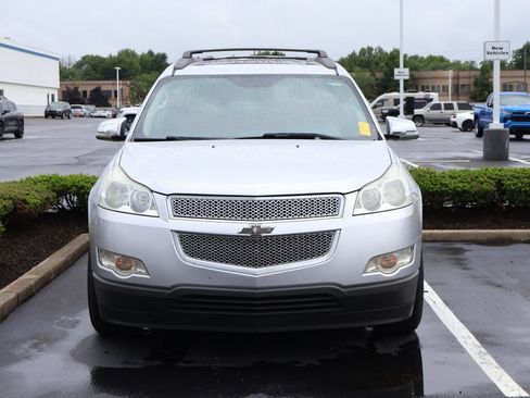 Used 2011 Chevrolet Traverse LT w/ LPO, 'HIT The Road' Package FWD image 2
