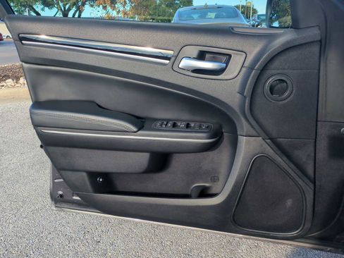 Used 2023 Chrysler 300 Touring w/ Sport Appearance Package image 21