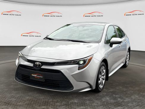 Used 2024 Toyota Corolla LE FWD image 1