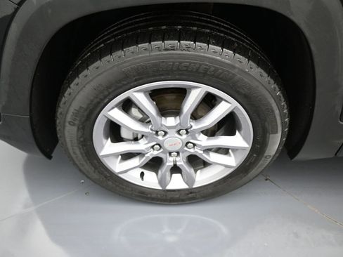 Used 2022 GMC Terrain SLT w/ LPO, Floor Liner Package image 8