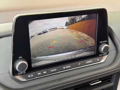 Used 2023 Nissan Rogue SV image 7